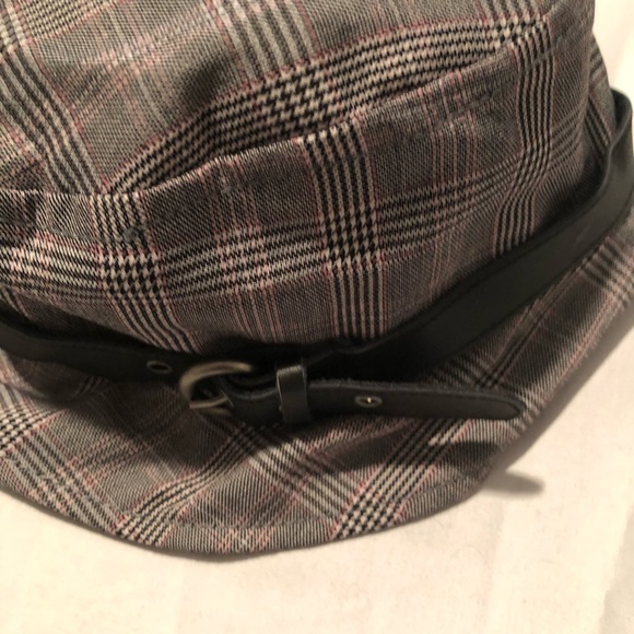 Hat - Picture 1 of 4